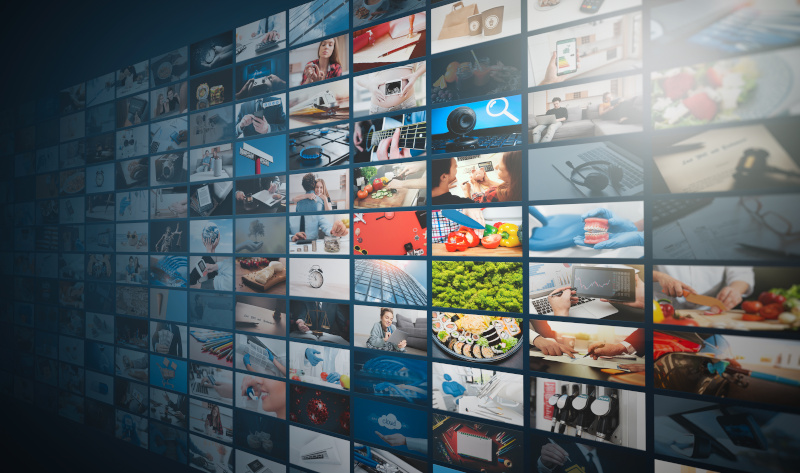 Television streaming video, multimedia wall Galeria de multitud de fotos mostrades en una gran pantalla